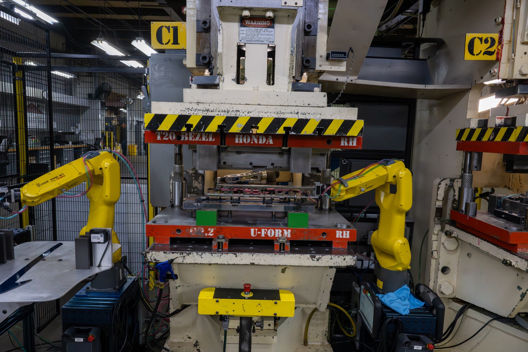 Robotic press cell forming a structural component